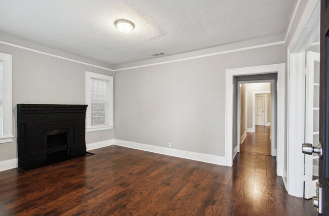Building Photo - 1203 E 38th St