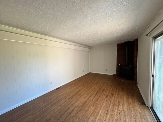 Building Photo - 4817 Hurley Dr