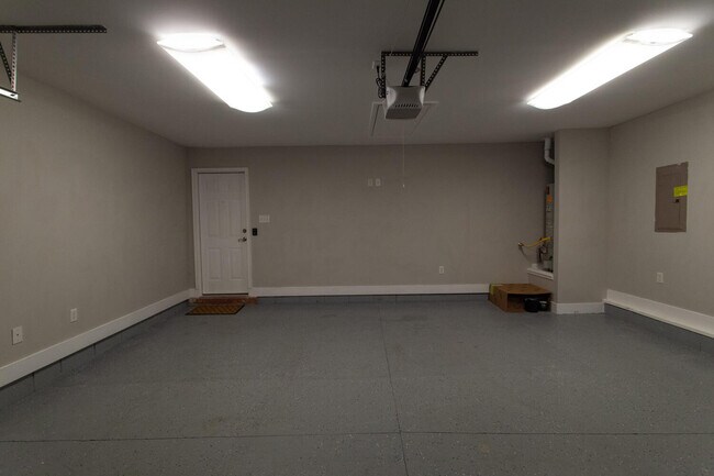 Building Photo - 318 Vanderbilt Dr