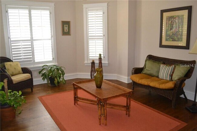 Building Photo - 3611 S Waverly Pl