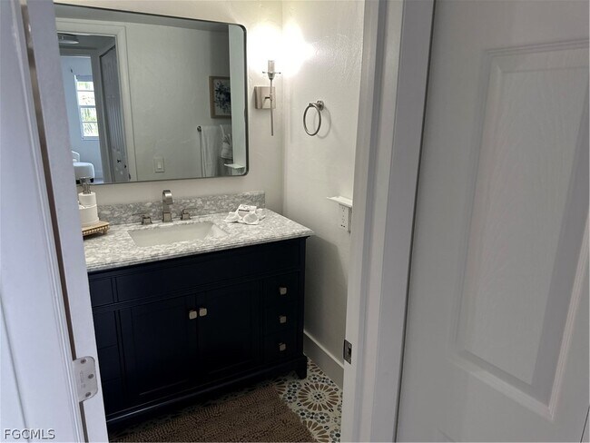 Building Photo - 1900 Clifford St