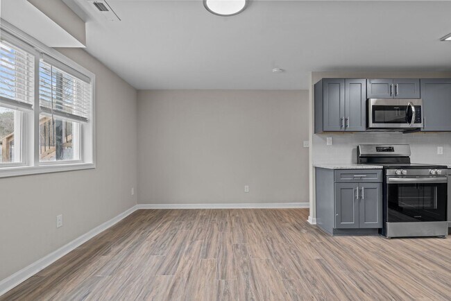 Building Photo - Newly Renovated, Uniquely Yours! Now Leasing 2 bed 1 bath Apartments.