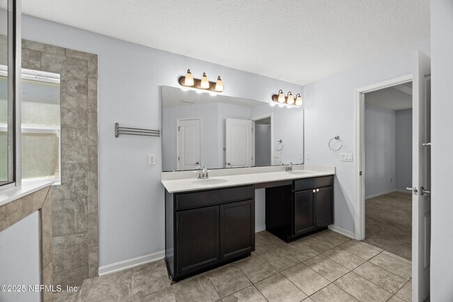 Building Photo - 2772 Bluff Estate Way