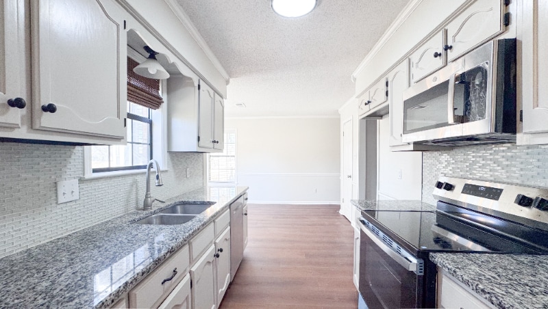 Building Photo - 6641 Blue Spruce Dr