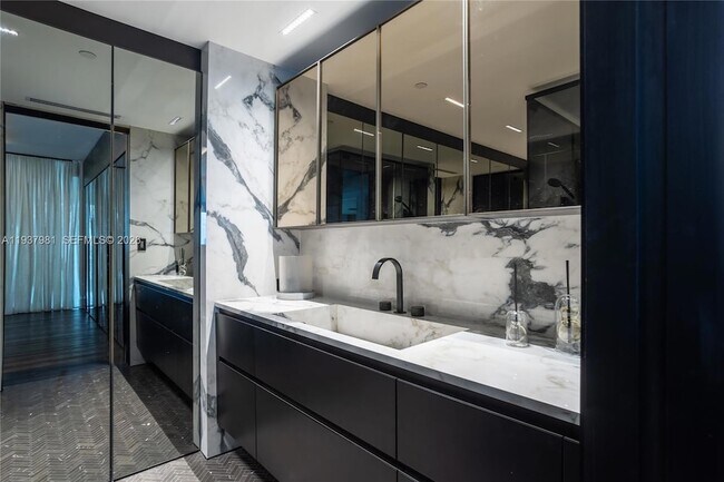 Building Photo - 1040 Biscayne Blvd