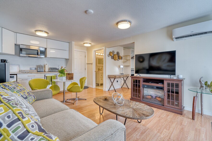 Building Photo - 1676 SE Marion St