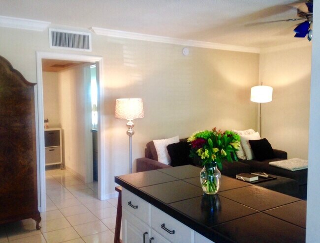 Building Photo - 2121 N Ocean Blvd