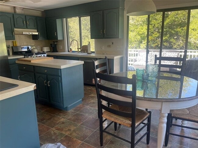 Building Photo - 16 Pleasant View Dr