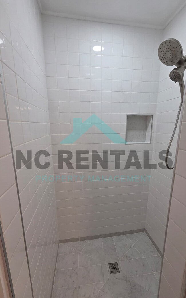 Building Photo - 706 Hedrick Dr