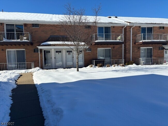 Building Photo - 15 Cottage St