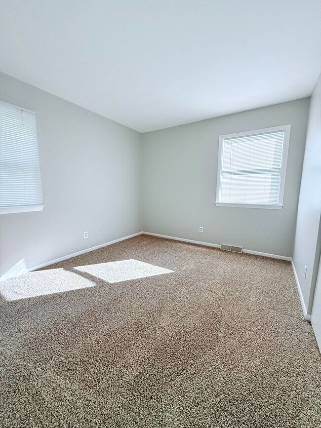 Building Photo - 276 Fairway Ct