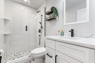 Building Photo - 176 W 7th St