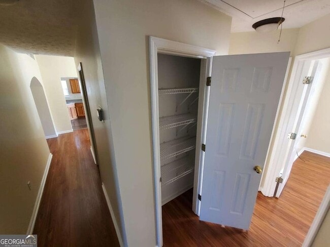 Building Photo - 5450 Twin Lakes Dr