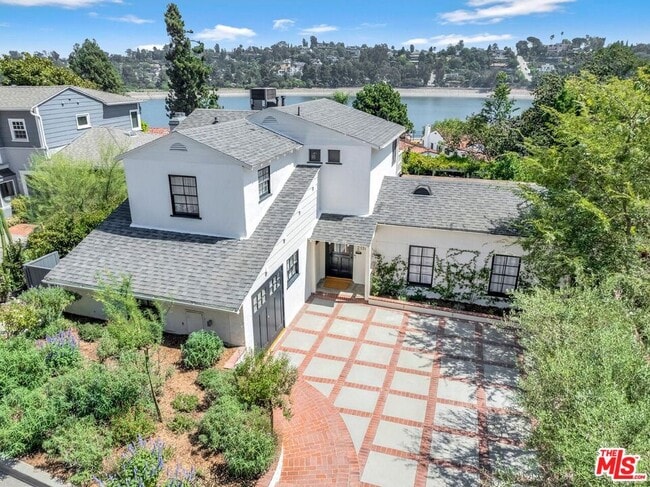 Building Photo - 2150 Moreno Dr