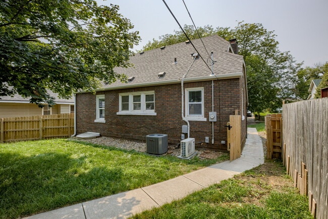 Building Photo - 2347 S 33rd St