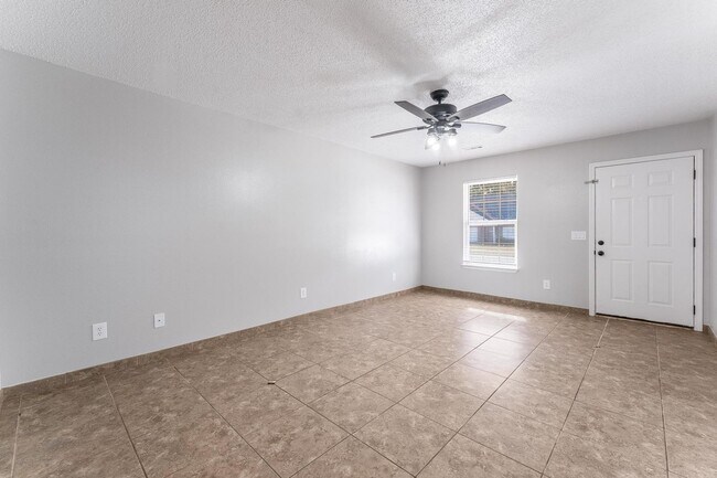 Building Photo - 3300 SW Landau Ct