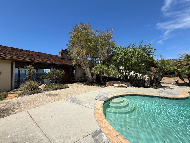 Building Photo - Newly Renovated 4 Bedroom Residence in La Jolla