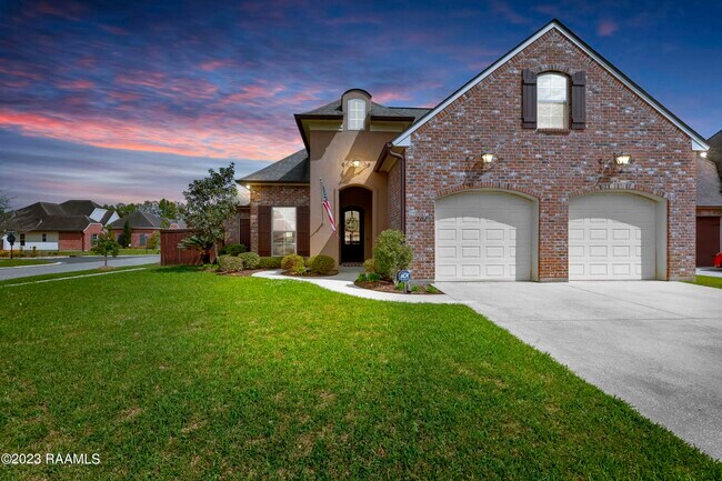 Building Photo - 201 Bayou Parc Dr