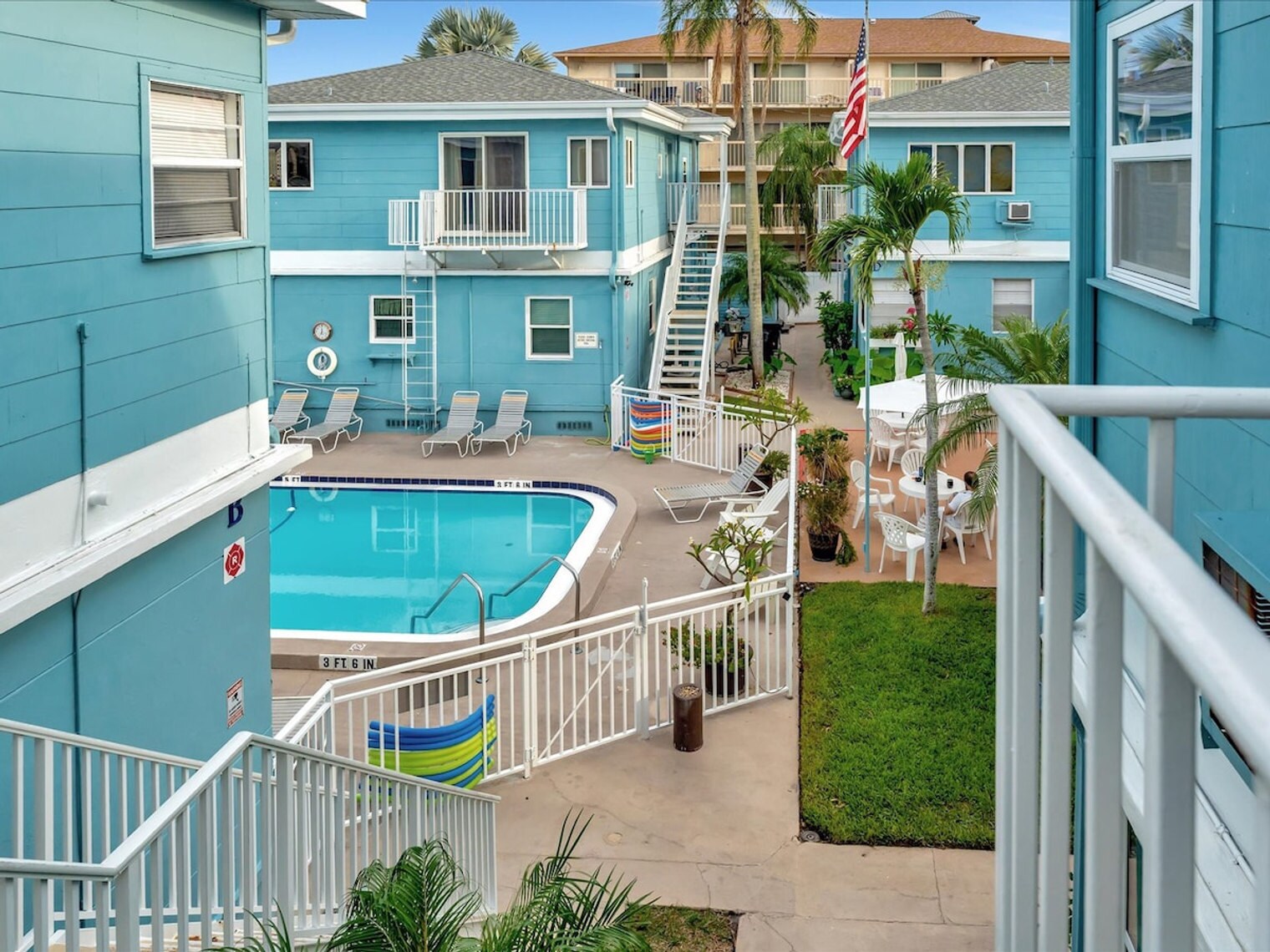 Building Photo - 483 E Shore Dr