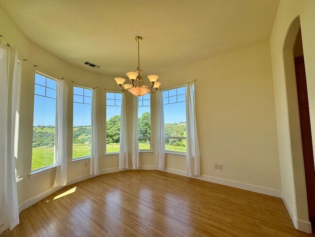 Building Photo - 6255 Peacock Way