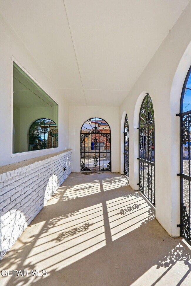 Building Photo - 5713 Creston Ave