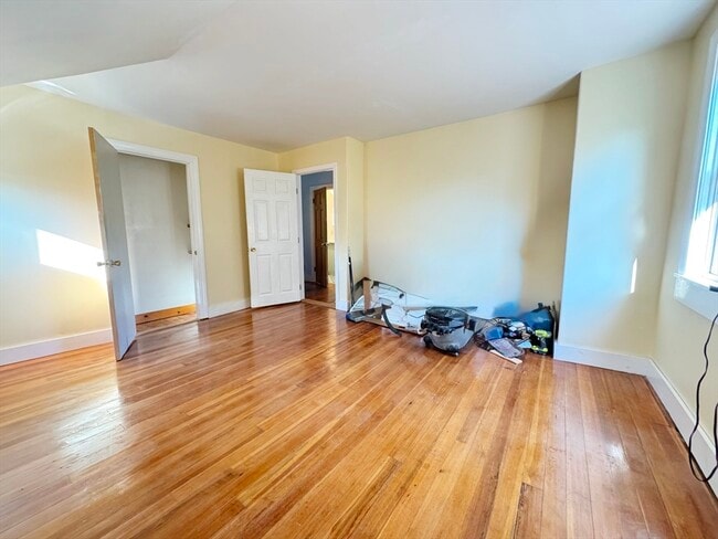 Building Photo - 563 N Washington St