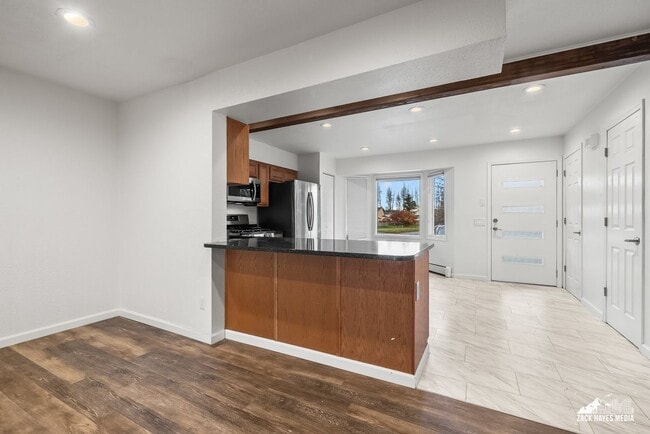 Building Photo - 6627 Zurich St