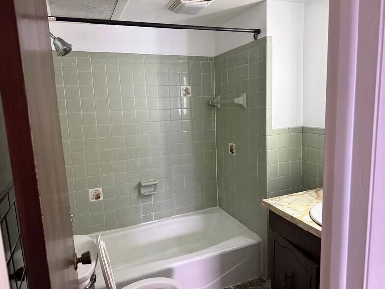 Building Photo - 377 Hudson Ave