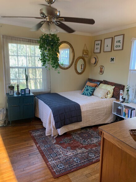 16 - Bedroom 2 (~15' x 11') - 810 Rittiner Dr