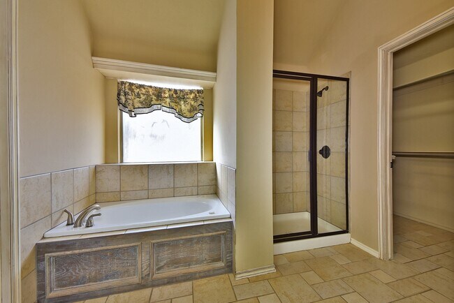 Building Photo - Amazing Home - 3 bed 2 bath - Edmond Schools