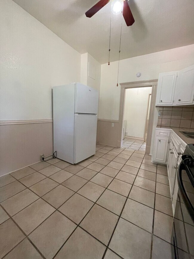 Building Photo - 207 Midway Ave