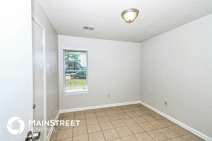 Building Photo - 10400 Lafayette Dr