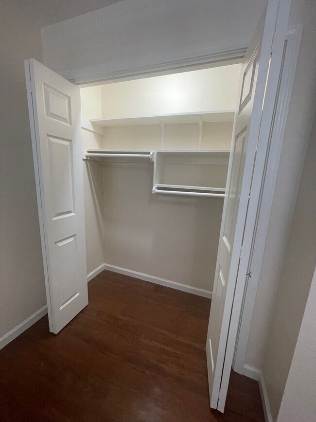 Building Photo - NEW ON MARKET !!