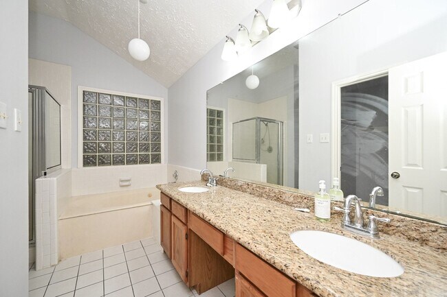 Building Photo - 3551 Santa Rosa Ln