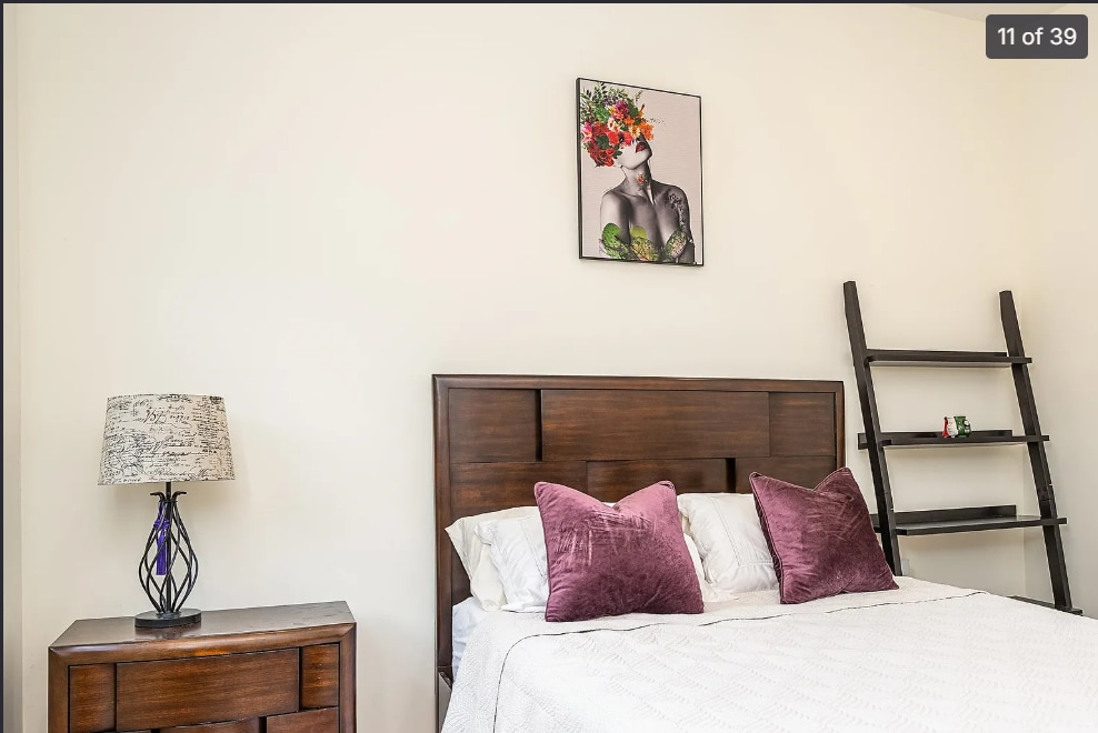 Building Photo - 209 Hutton St