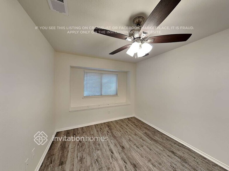 Building Photo - 921 Mockingbird Dr