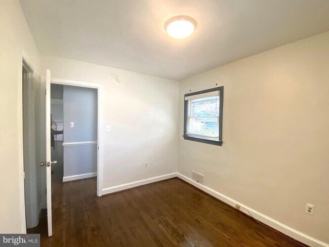 Building Photo - 2021 N Woodrow St