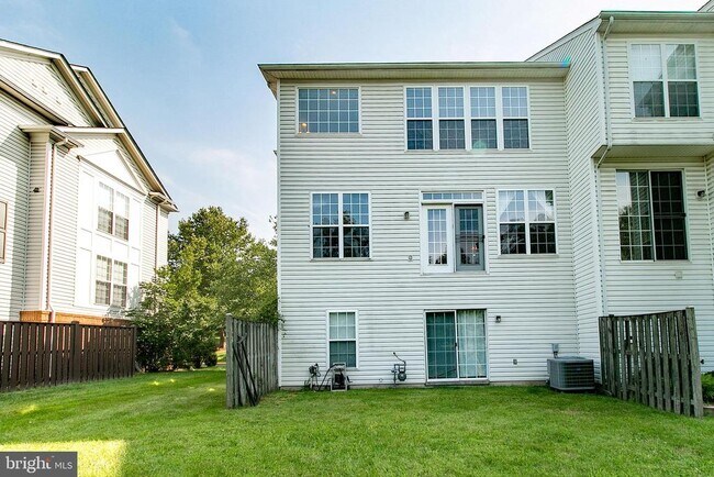 Building Photo - 45792 Shagbark Terrace
