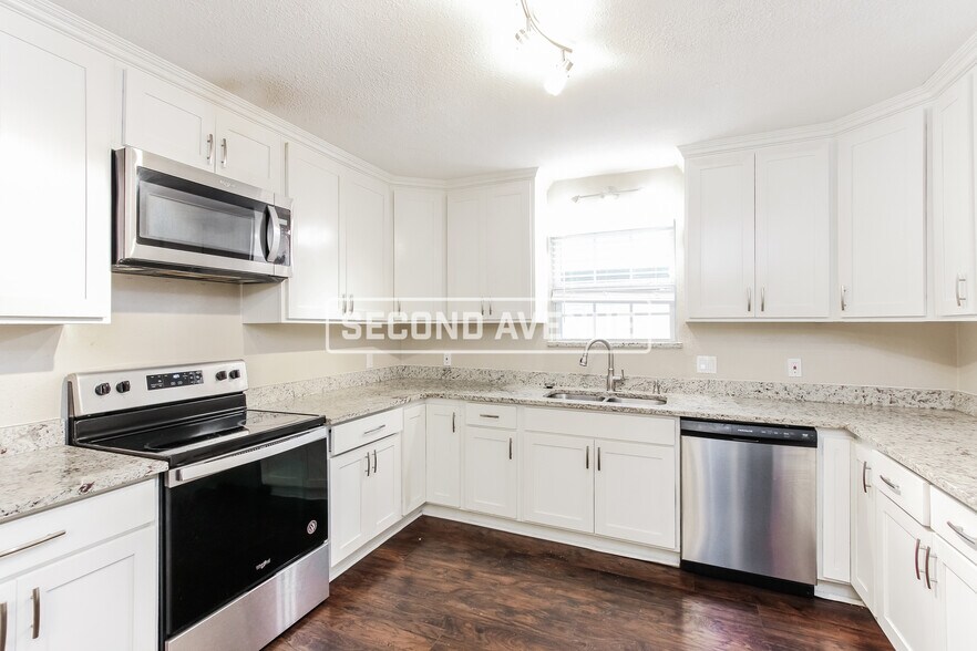 Building Photo - 2114 S Tyler St