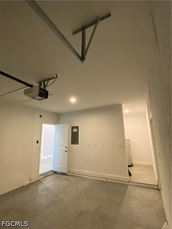 Building Photo - 2215 Hogan Dr