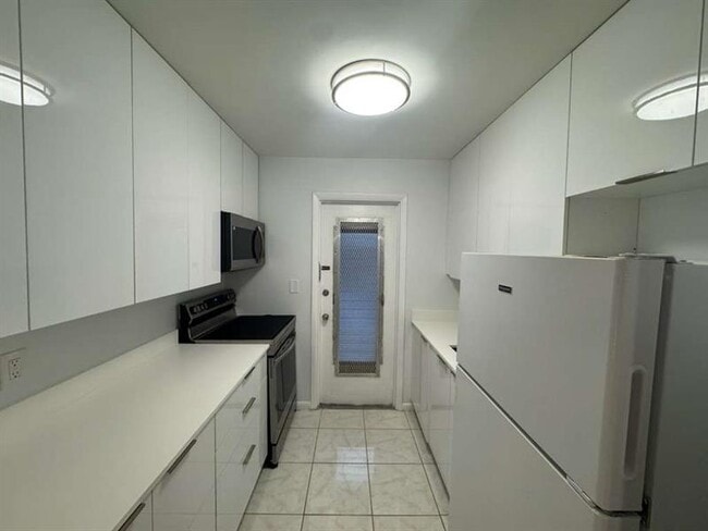 Building Photo - 348 S Federal Hwy