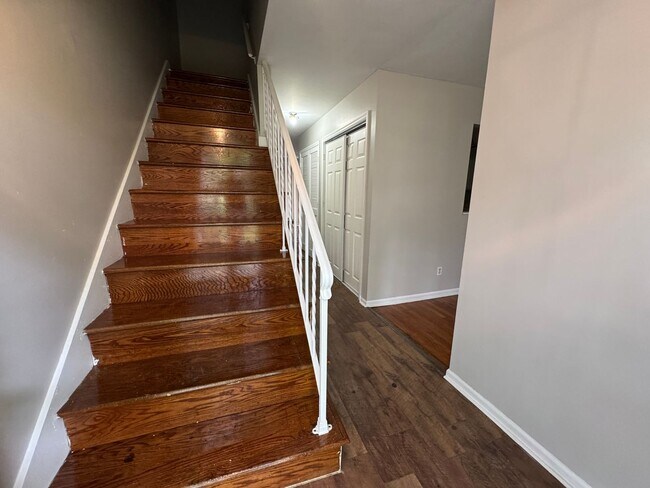 Building Photo - 6563 E 46th St