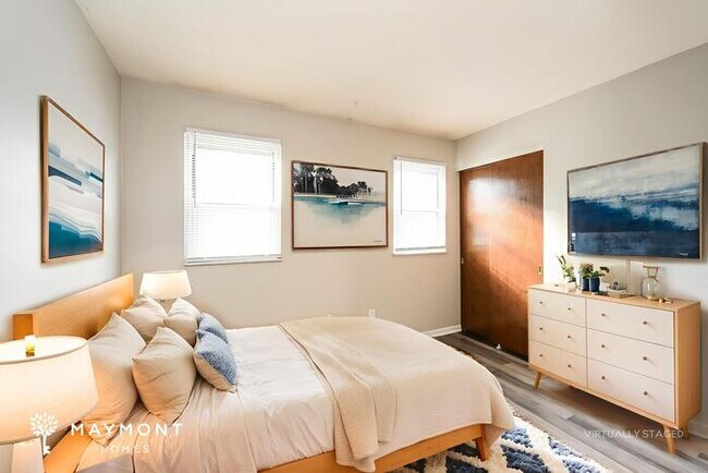 Building Photo - Bright 4-Bed Retreat