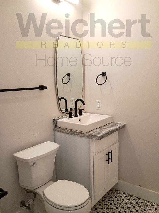 Building Photo - Stylish Downtown 1-Bedroom with Modern Updates