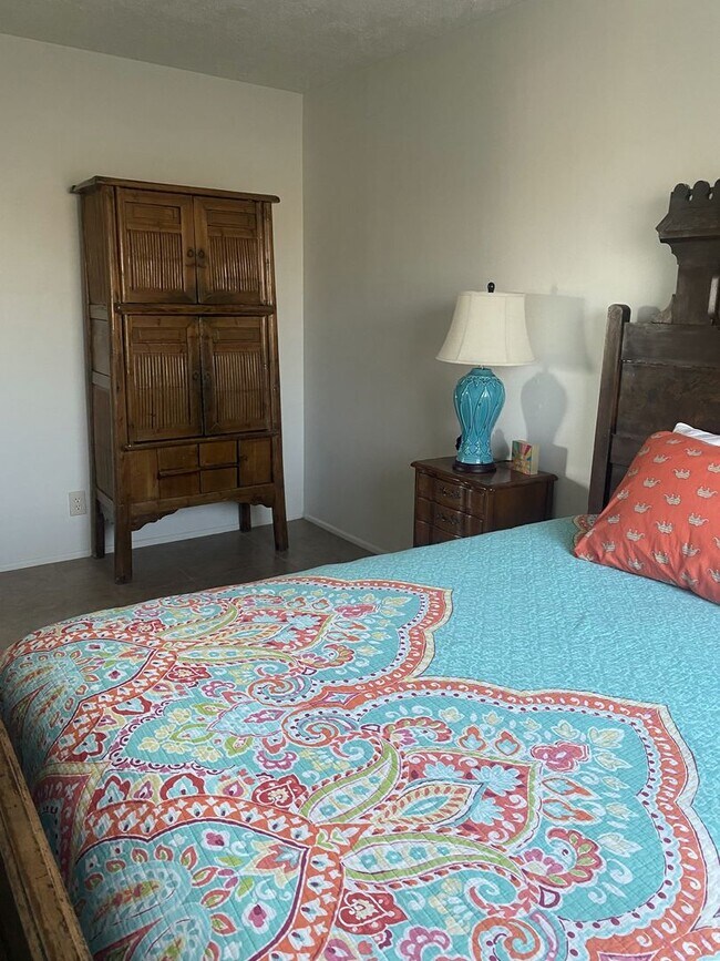 Building Photo - Furnished 2BR Joshua Tree Retreat | Ideal for 3–6 Month Stay |