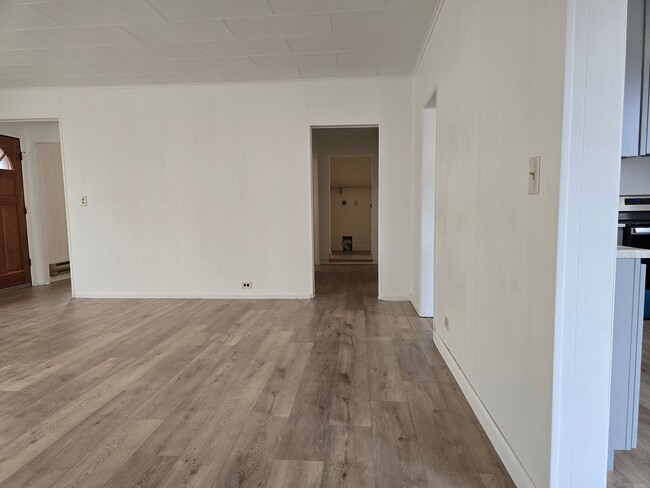 Building Photo - Newly remodeled two bedroom home - Port To...