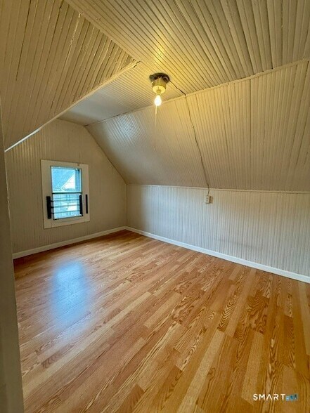 Building Photo - 384 Gregory St