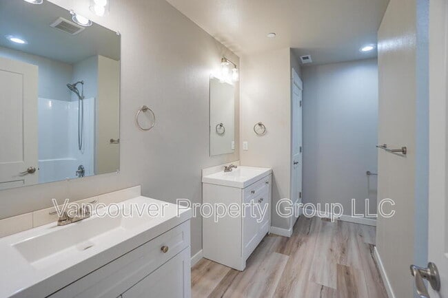 Building Photo - 2429 NE 54th St