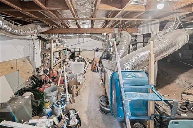 Building Photo - 2889 Macon Dr SE