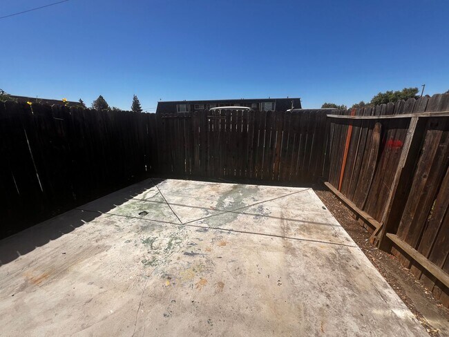Building Photo - 1224 Dana Dr